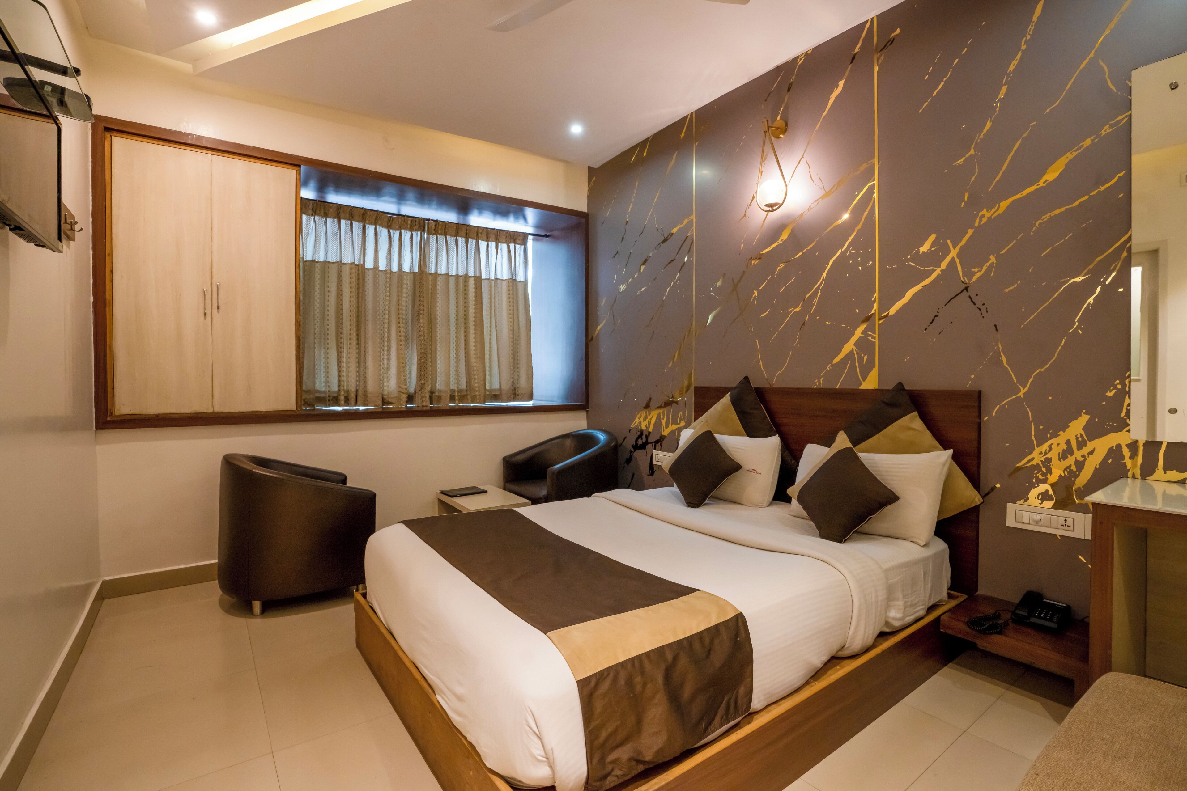 Premium bedding, pillowtop beds, in-room safe, individually furnished
