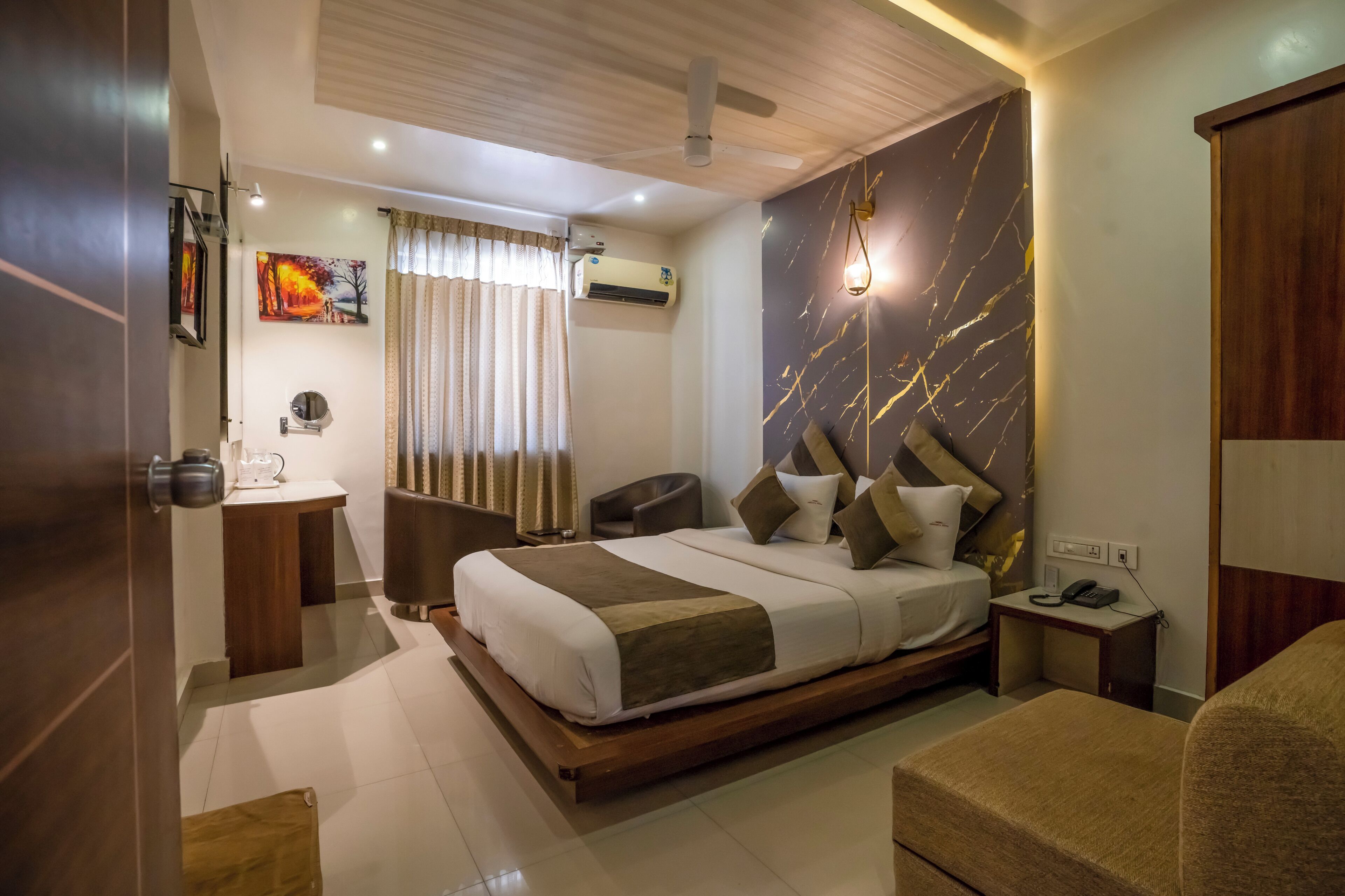 Premium bedding, pillowtop beds, in-room safe, individually furnished