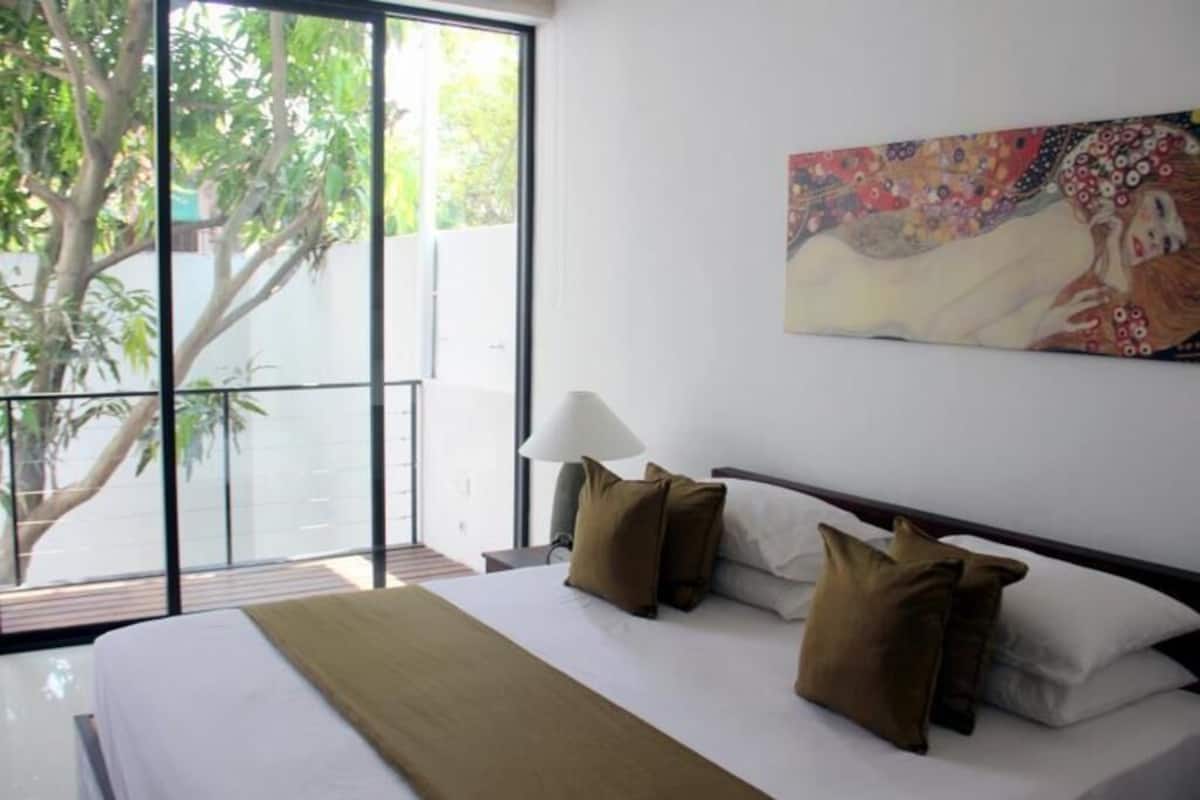 1 bedroom, premium bedding, minibar, in-room safe