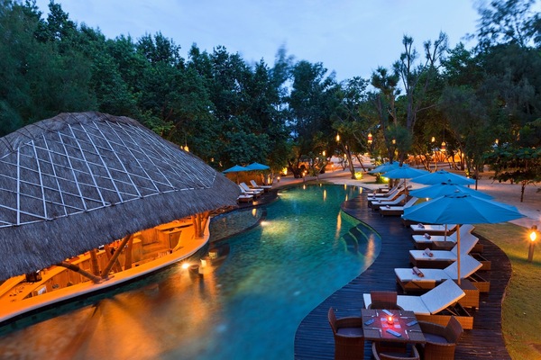 Outdoor pool, open 7:00 AM to 6:00 PM, pool umbrellas, sun loungers