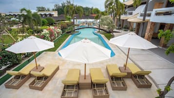 ART SUITE ROOM | Minibar, in-room safe, desk, blackout drapes