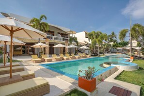 ART SUITE ROOM | 1 bedroom, minibar, in-room safe, desk