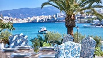 Se sirven desayunos, almuerzos y cenas; cocina mediterránea
