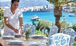 Breakfast, lunch, dinner served; Mediterranean cuisine