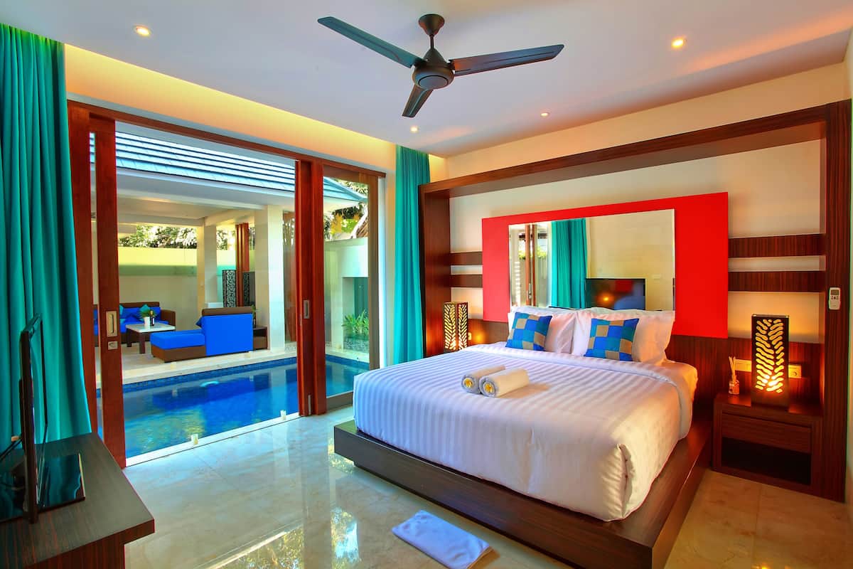 Premium bedding, pillowtop beds, minibar, in-room safe