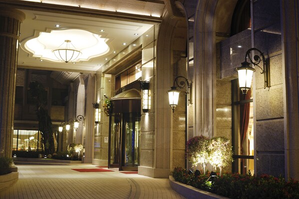 Front of property – evening/night