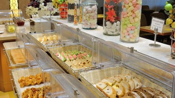 Happiness Family Room | Breakfast area