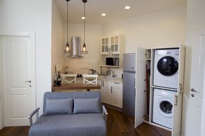 Family Studio | Premium bedding, iron/ironing board, free cribs/infant beds - Haifa Luxury Boutique Apartments (Haifa)