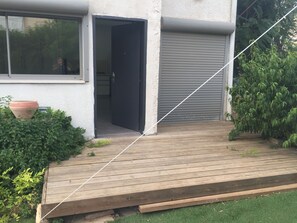 Studio (with Patio B) | Terrace/patio