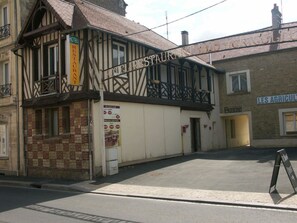 Front of property - Hôtel Restaurant Les Agriculteurs (Saint-Pierre-en-Auge)