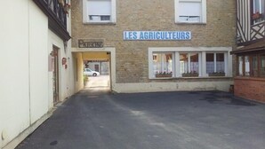 Unclassified image, 4 of 40, button - Hôtel Restaurant Les Agriculteurs (Saint-Pierre-en-Auge)