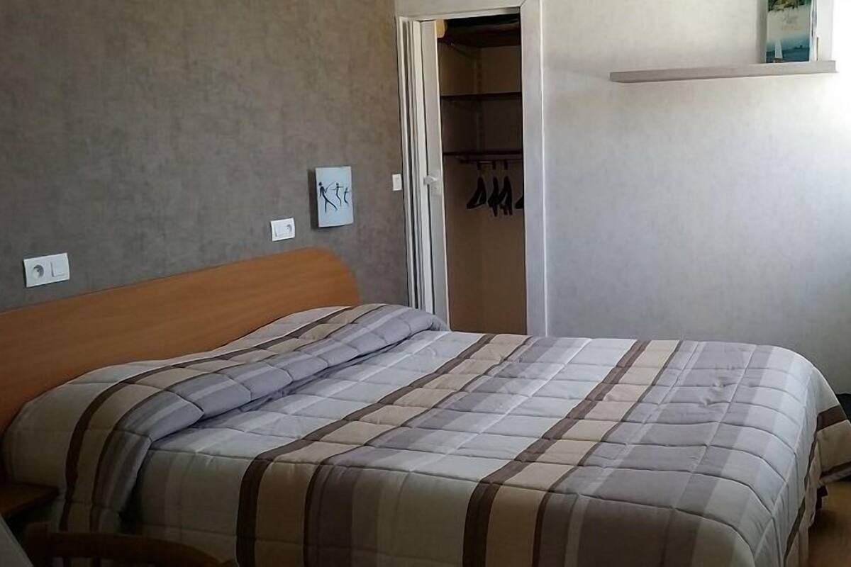 Standard-Doppelzimmer | Hochwertige Bettwaren, Schreibtisch, Bügeleisen/Bügelbrett