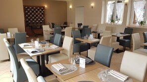 Lunch and dinner served, French cuisine