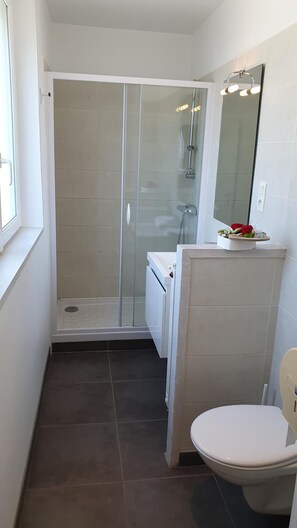 Free toiletries, hair dryer, towels