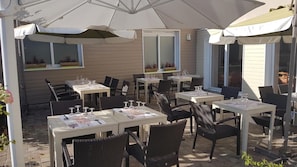 Lunch and dinner served, French cuisine