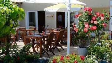 Lunch and dinner served, French cuisine