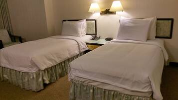 Standard Twin Room, 2 Twin Beds | Premium bedding, minibar, in-room safe, desk