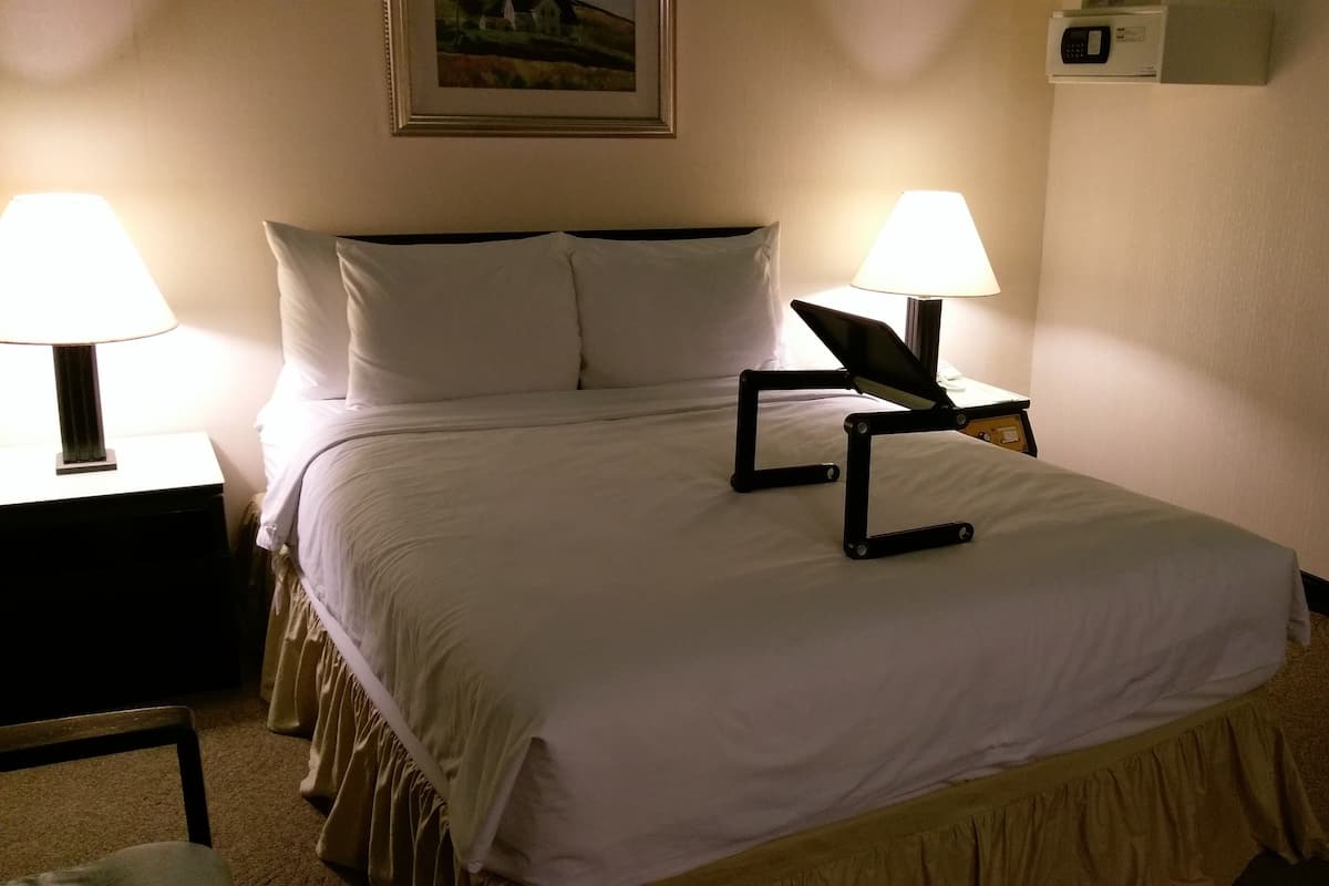 Superior Room, 1 Queen Bed | Premium bedding, minibar, in-room safe, desk