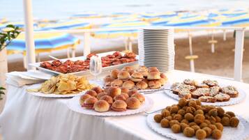 2 bars/lounges, poolside bar, beach bar