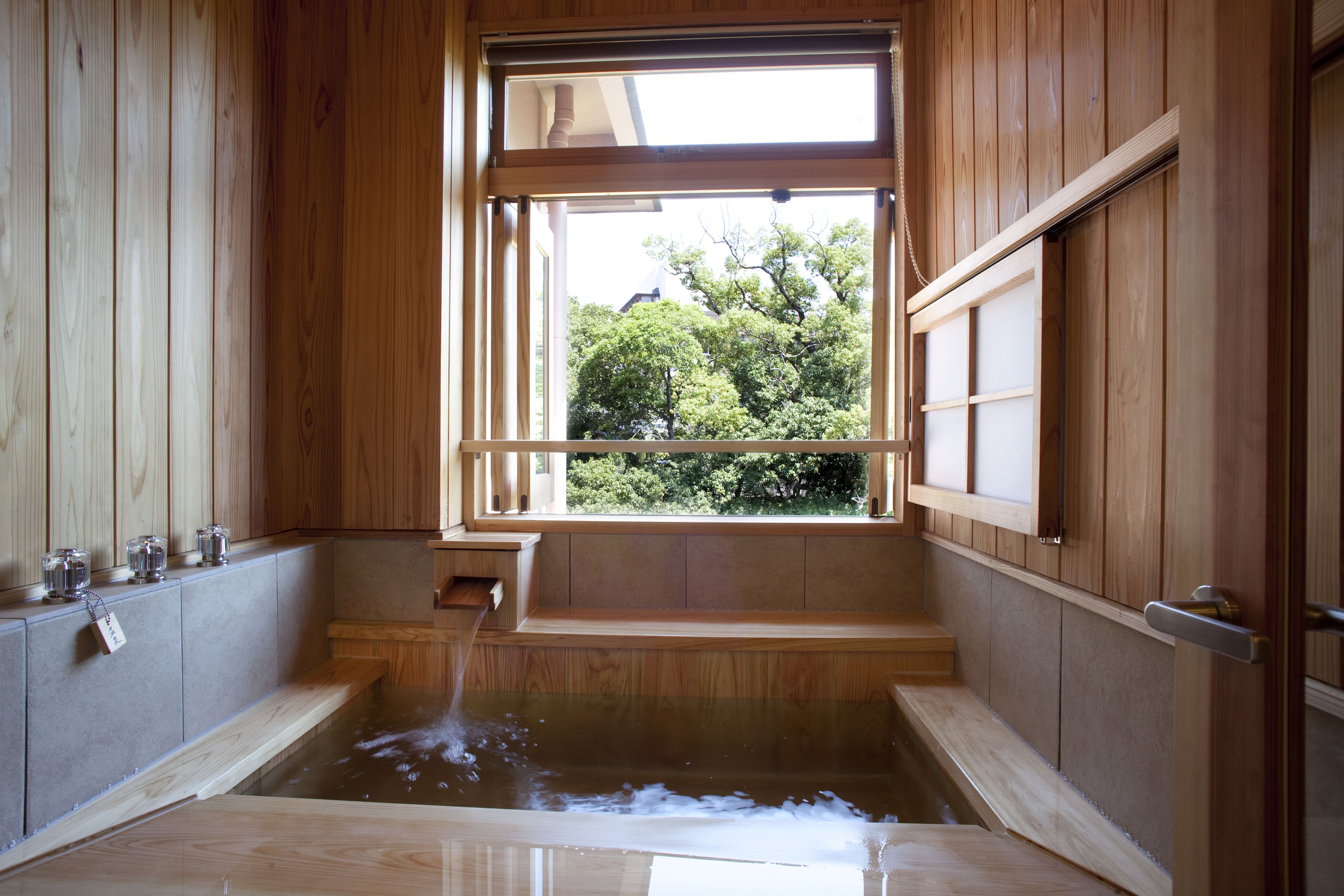 雙人房 (Tatami Area,Hot Spring Bath-Nadeshiko) | 浴室 | 免費梳洗用品、風筒、智能廁板座廁、提供毛巾