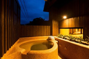 Traditionellt rum - icke-rökare | Badrum | Gratis toalettartiklar, hårtork, elektronisk bidé och handdukar