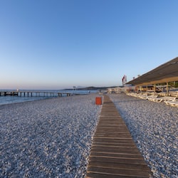 Private beach, sun loungers, beach umbrellas, beach towels