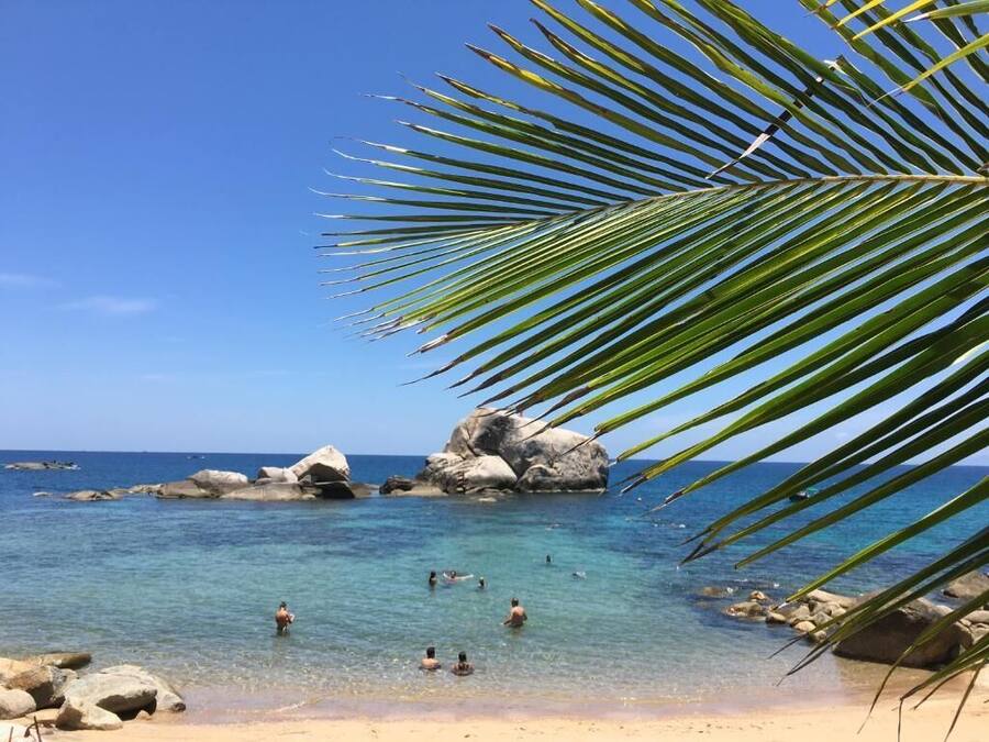 Di pantai, bar pantai