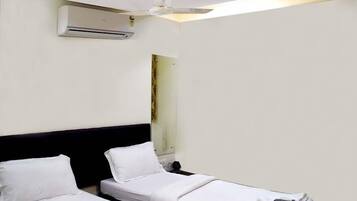 Standard Room | In-room safe, free WiFi