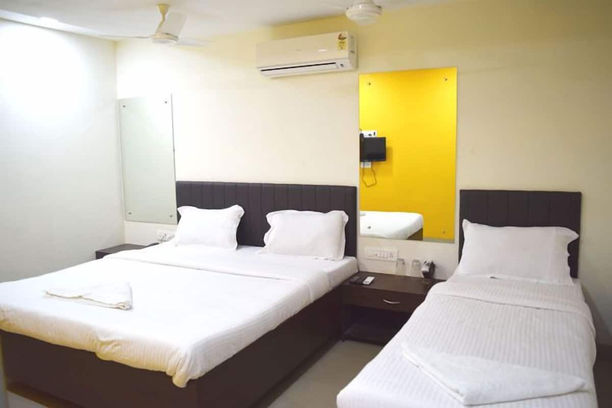 In-room safe, free WiFi