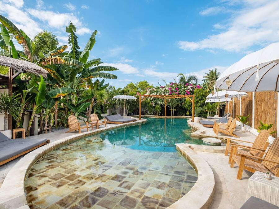 Outdoor pool, sun loungers