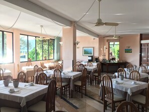 Daily continental breakfast (EUR 8.00 per person) - Residence Appartamenti Wieland (Torri del Benaco)