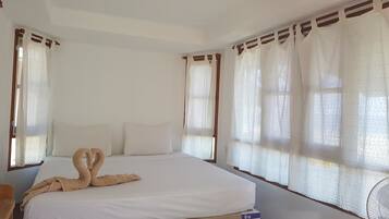 Standard Bungalow Fan | Free WiFi