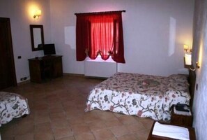 Ropa de cama de alta calidad, minibar, escritorio y cunas gratuitas