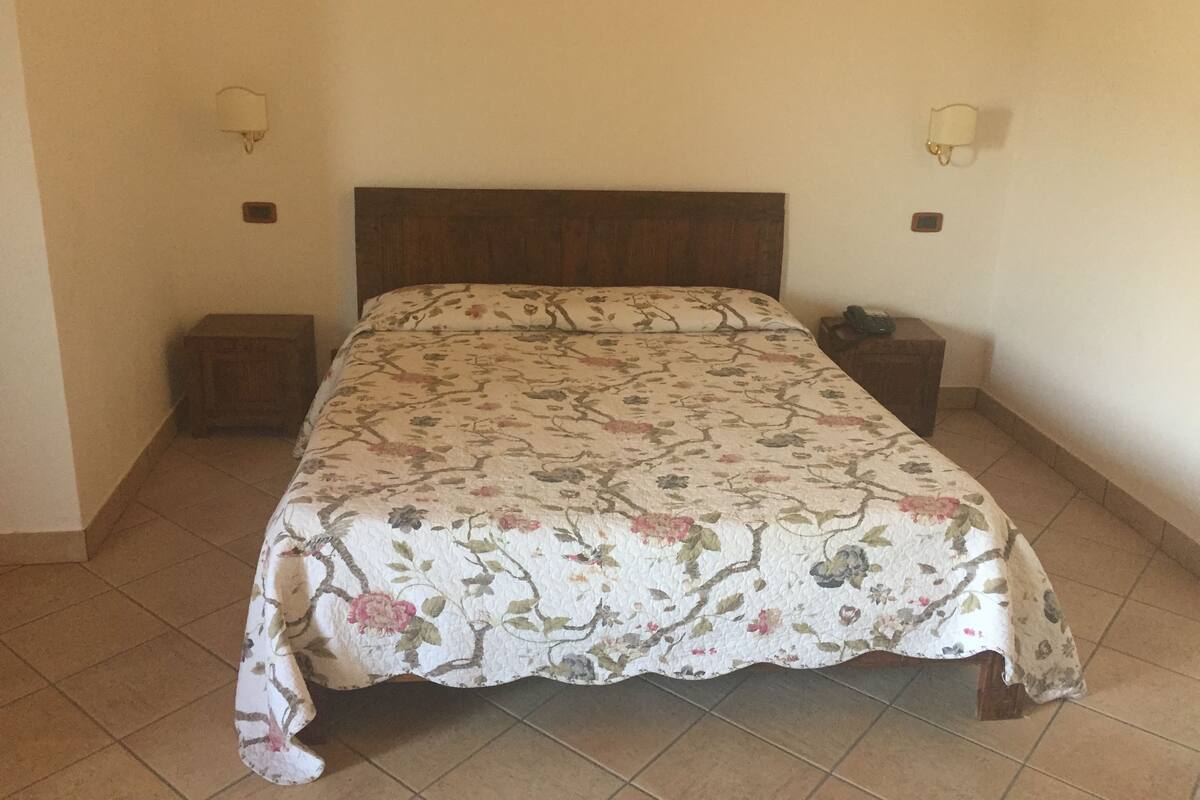 Ropa de cama de alta calidad, minibar, escritorio y cunas gratuitas