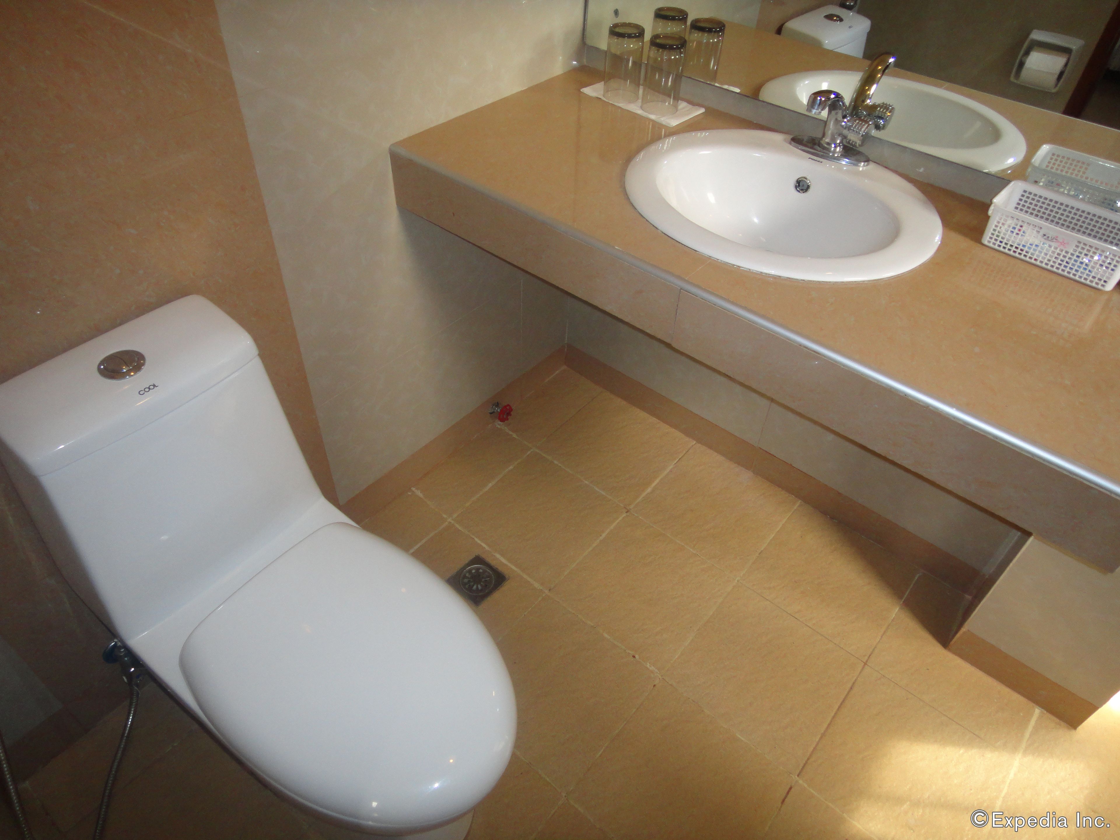 standard room | bathroom | shower, free toiletries, hair dryer, slippers