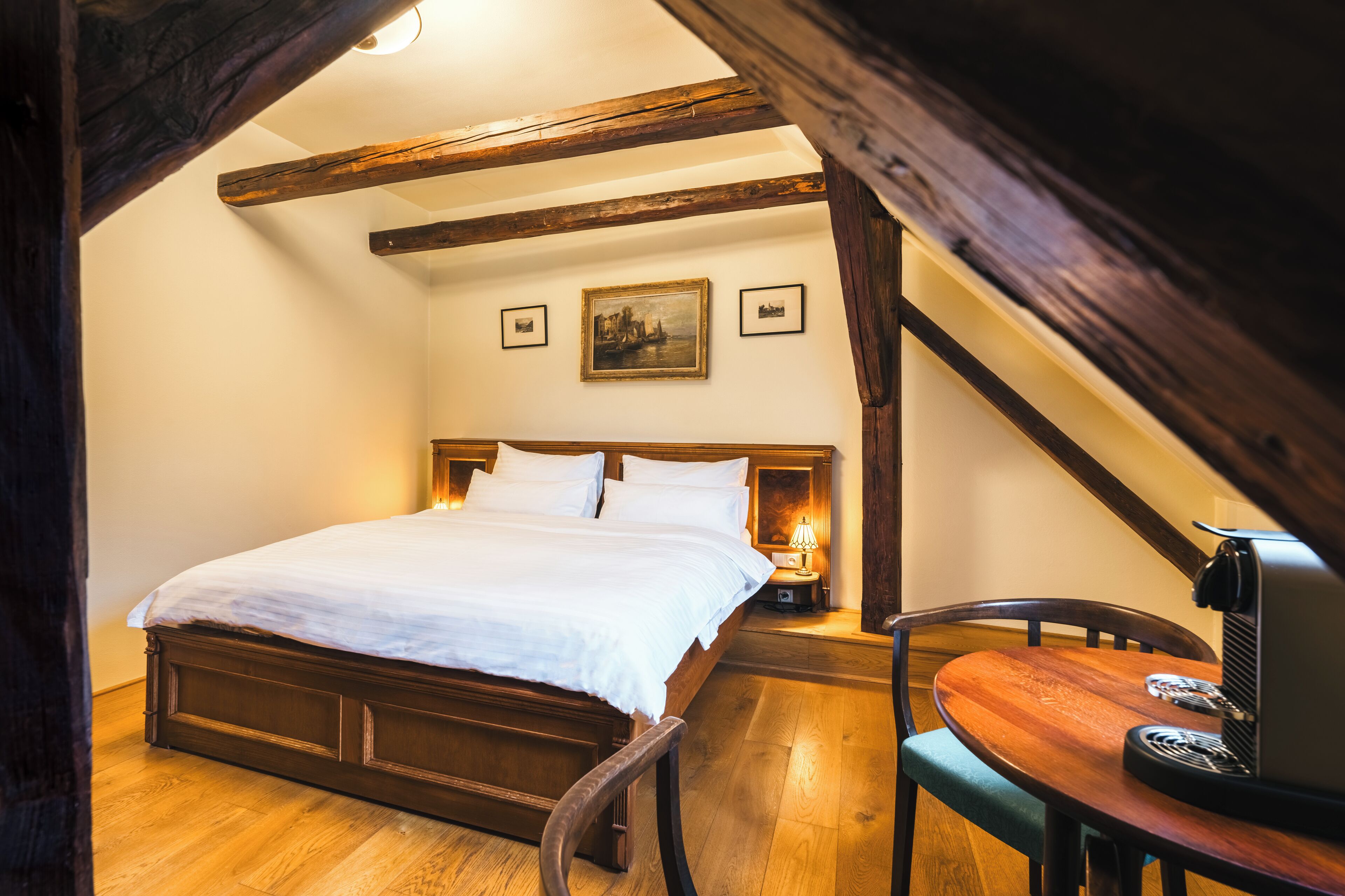 Comfort Double Room | Minibar, in-room safe, individually decorated, individually furnished