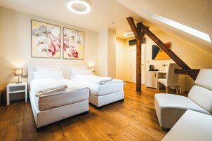 华丽双床房 | 迷你吧、客房内保险箱、特色装修、特色家居