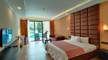 Luxury-Zimmer, Poolzugang | Hochwertige Bettwaren, Zimmersafe, Schreibtisch, BĂŒgeleisen/BĂŒgelbrett