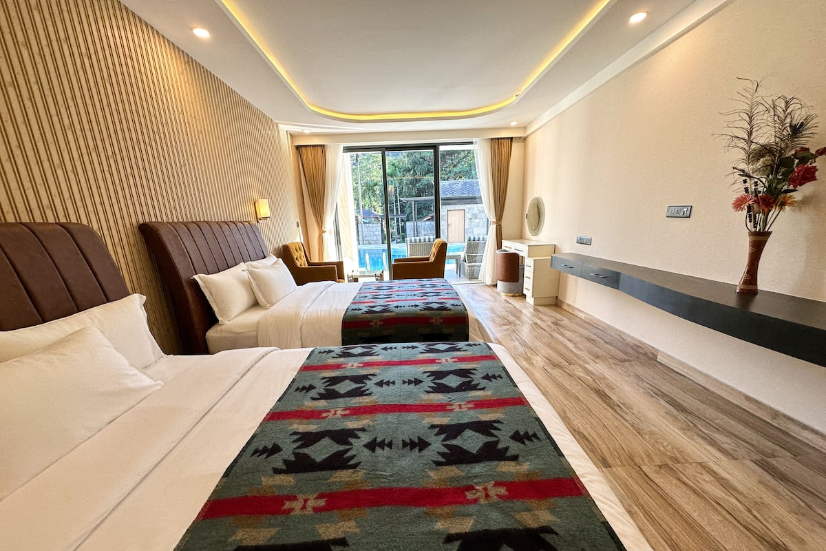 Luxury Room, Pool Access