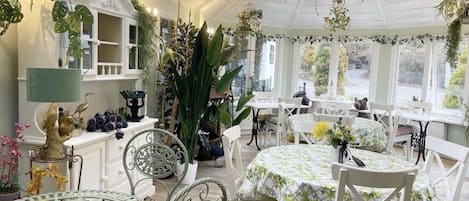 Café da manhã, almoço e jantar; culinária britânica