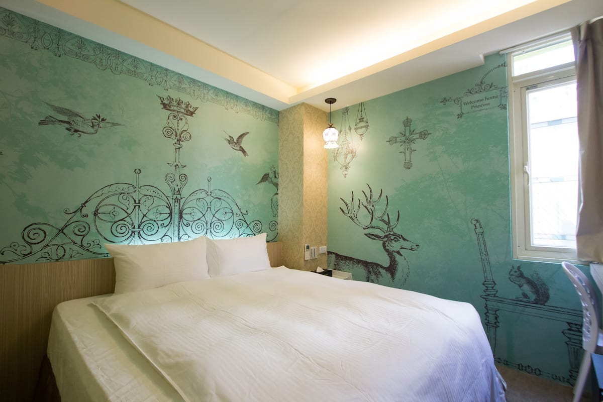 Business Room, 1 Double Bed | In-room safe, free WiFi, bed sheets