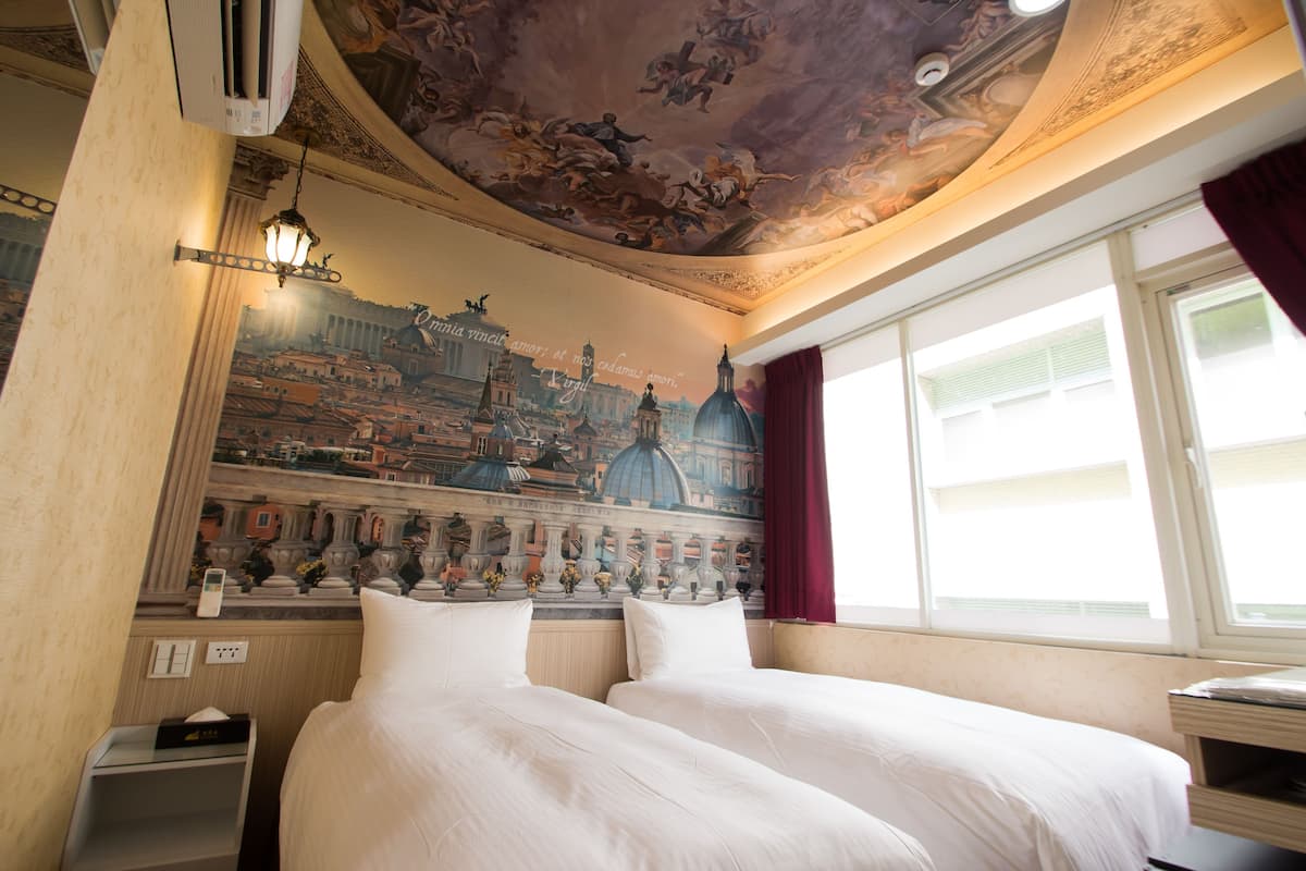 Business Room, 2 Single Beds | In-room safe, free WiFi, bed sheets