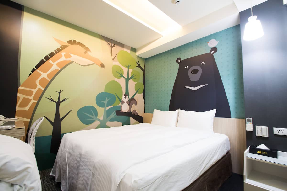 Standard Room, 1 Double Bed, No Windows | In-room safe, free WiFi, bed sheets