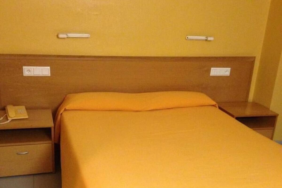 Habitación doble, balcón | Escritorio y wifi gratis
