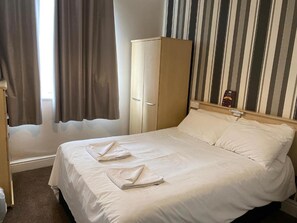 Desk, free WiFi, bed sheets - The Arncliff Hotel (Blackpool)