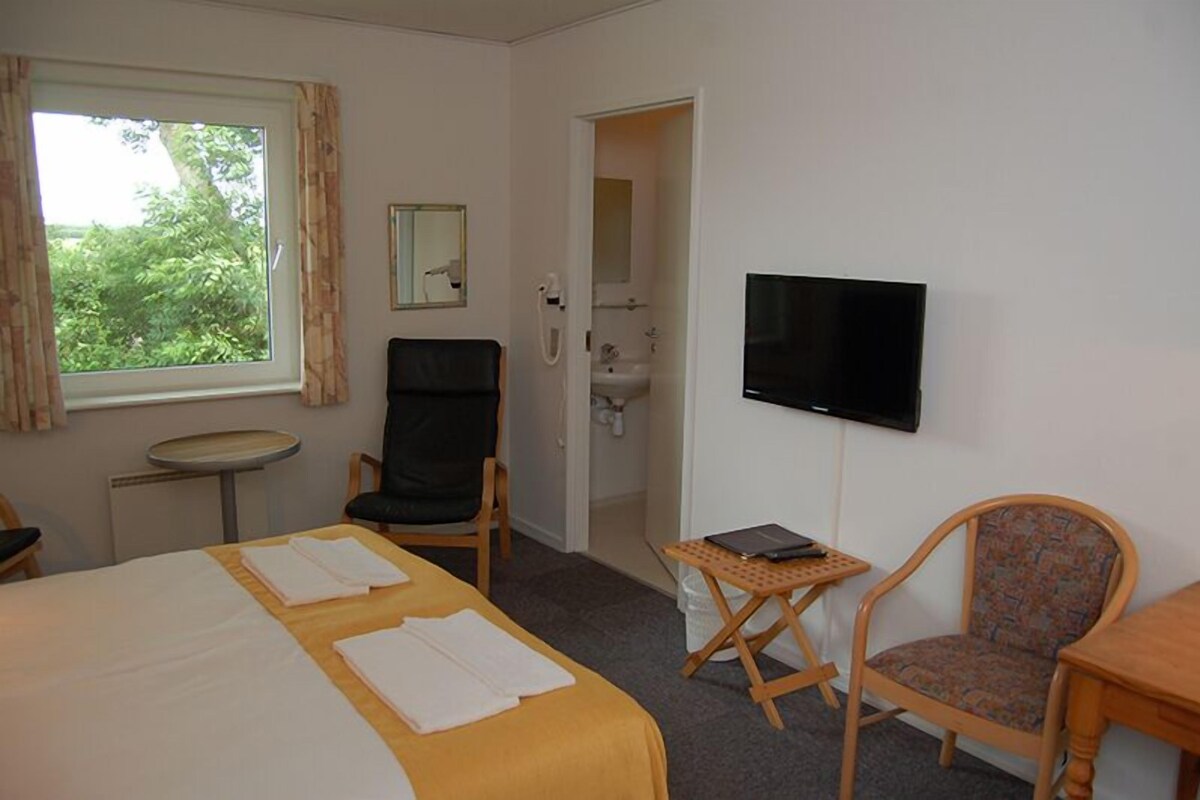 Desk, free cribs/infant beds, free WiFi, bed sheets
