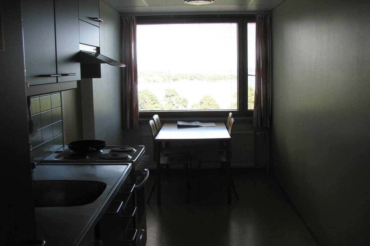 twin room, 2 single beds | private kitchen | fridge, microwave, stovetop, cookware/dishes/utensils