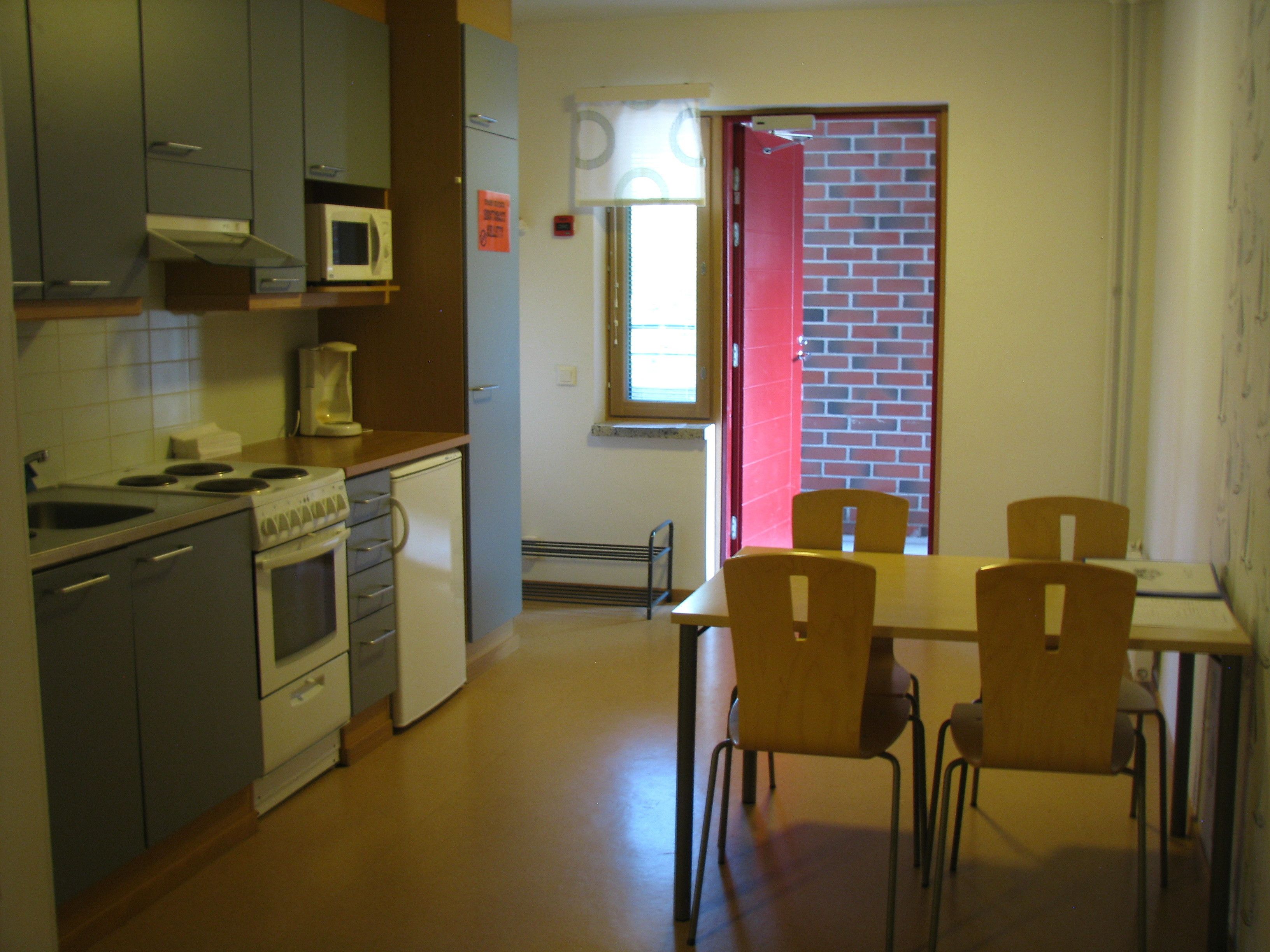 fridge, microwave, stovetop, cookware/dishes/utensils