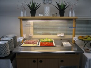 Free daily buffet breakfast 