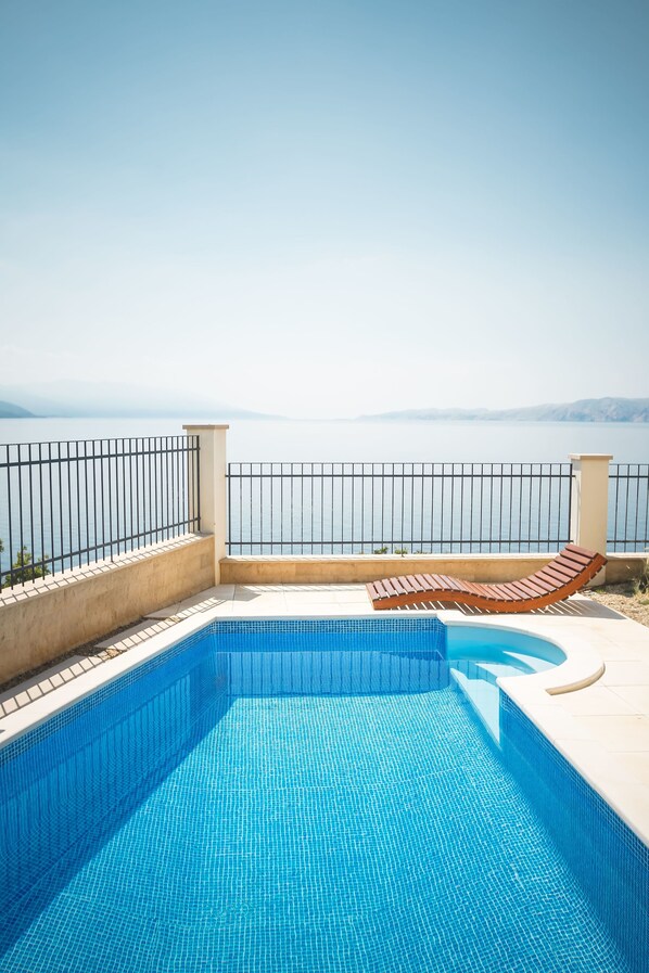 Panoramic-Villa, 5 Schlafzimmer, eigener Pool, Meerblick | Zimmersafe, Schreibtisch, schallisolierte Zimmer, Bügeleisen/Bügelbrett